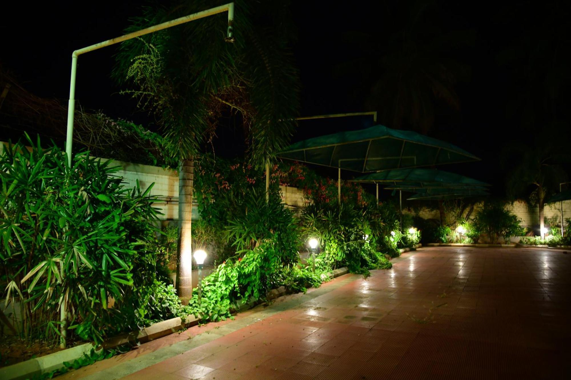 Nijaguna Resorts Chāmrājnagar Eksteriør billede