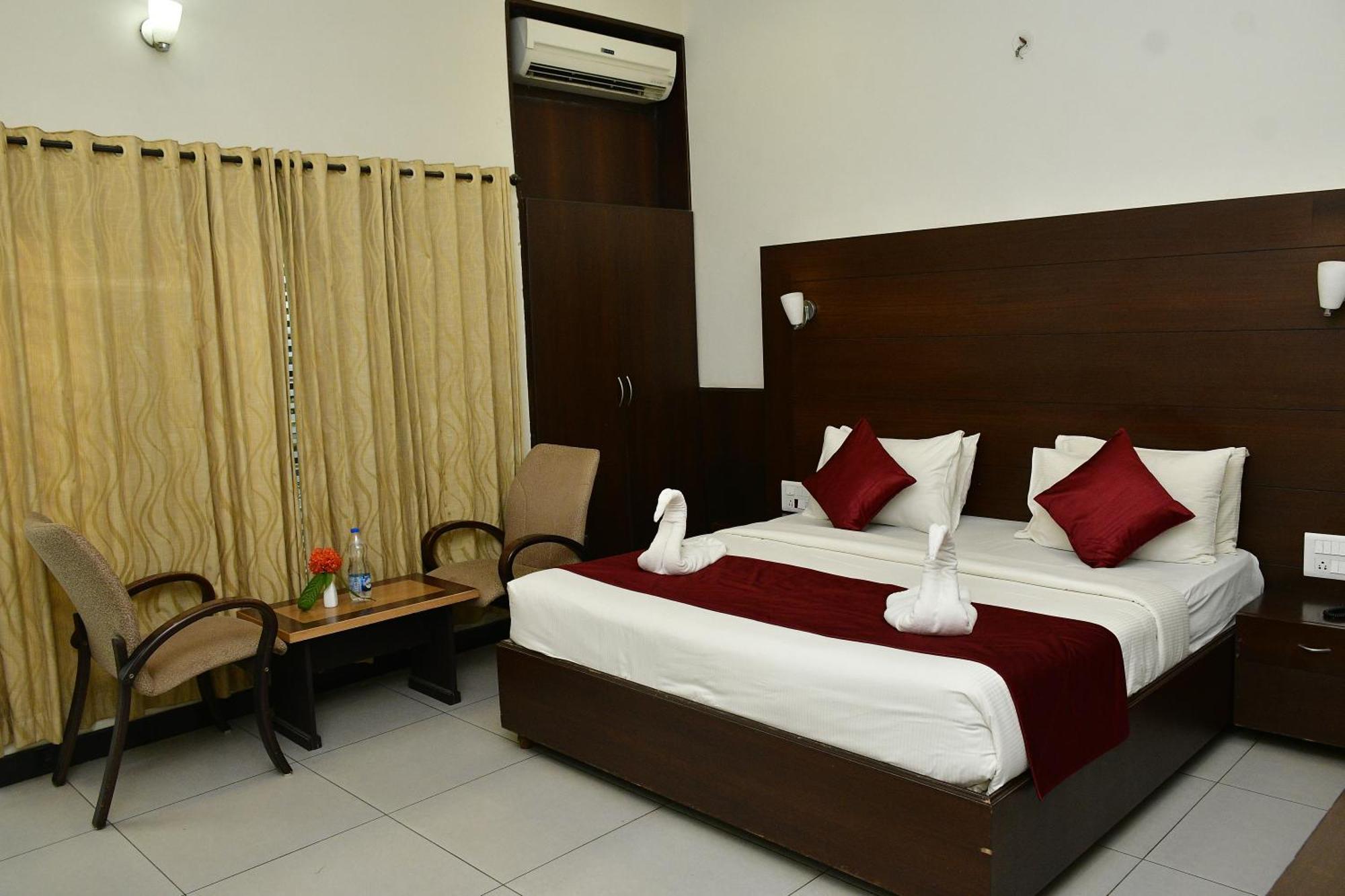 Nijaguna Resorts Chāmrājnagar Eksteriør billede
