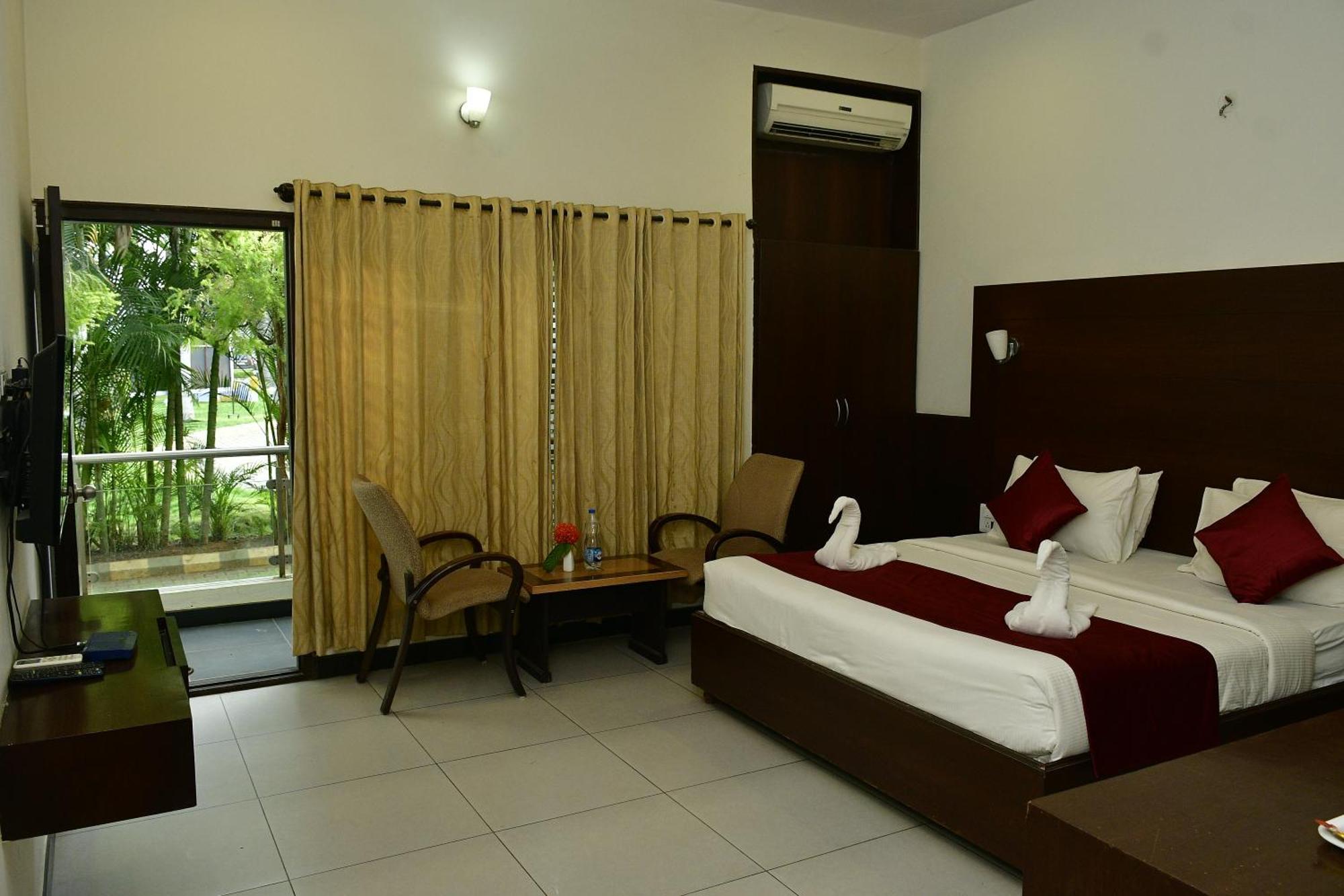 Nijaguna Resorts Chāmrājnagar Eksteriør billede